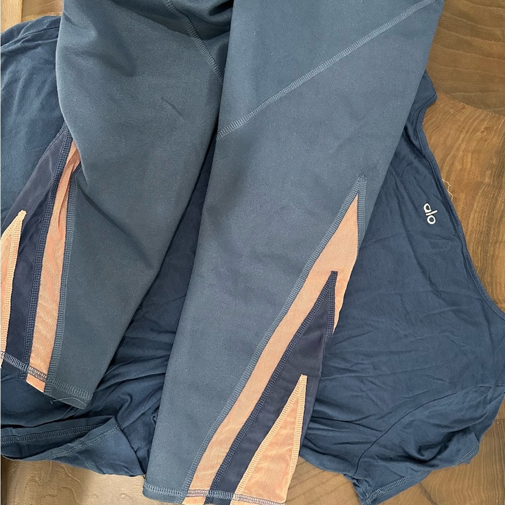 ALO Yoga Slate and Coral Leggings with matching shirt